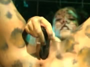 性感豹子裝扮女士享受自慰高潮過程